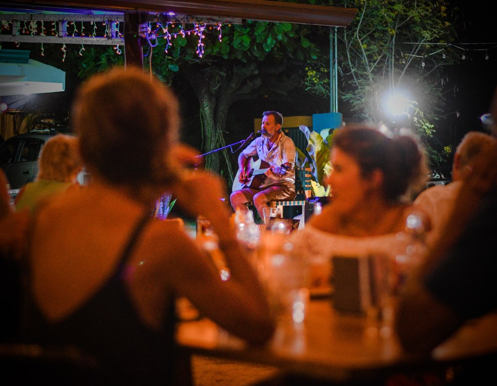 Live acoustic music in Tamarindo